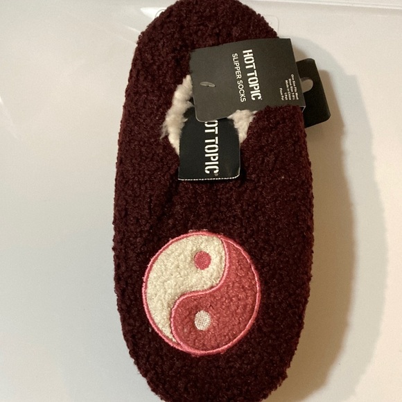 Yin Yang Slipper Socks - Picture 1 of 4